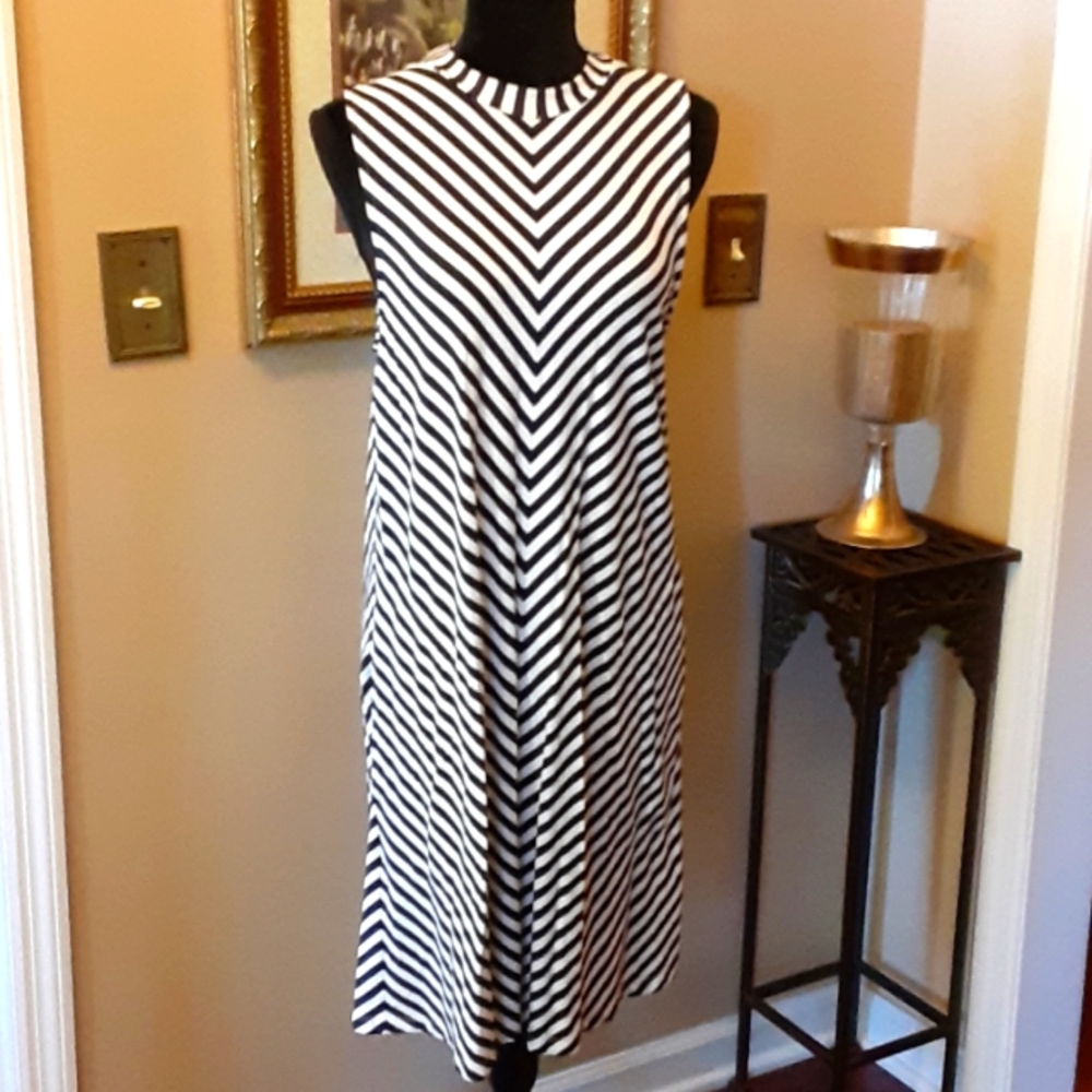 J Crew black and white diagonal striped sleeveless A-line dress SIze Medium EUC…